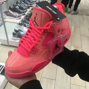 Meet your Posher, Sarina